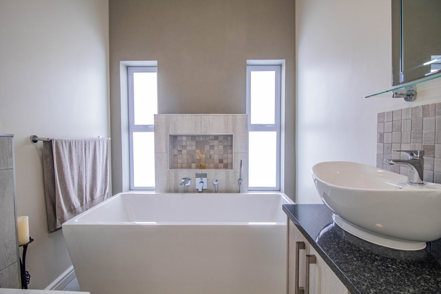 3 Bedroom Property for Sale in Pearl Bay Western Cape